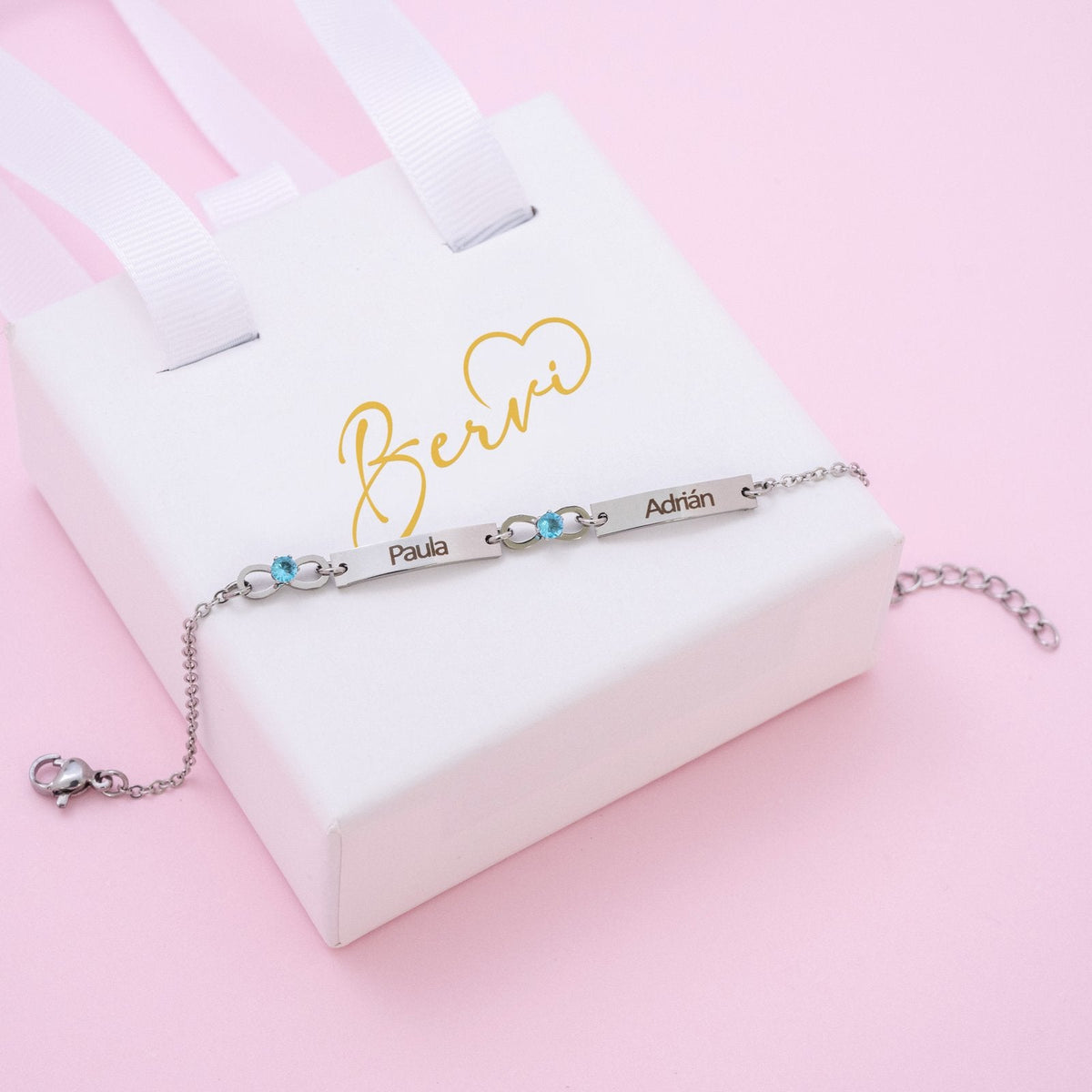 packshot — Pulsera Infinito Personalizada con 3 Nombres – Acero Inoxidable Plateado