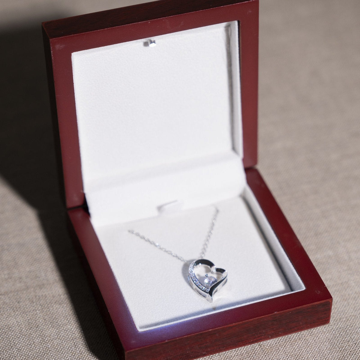 situation — Collar Corazón Amor Eterno – Para Mi Hija, con Estuche de Luz y Tarjeta