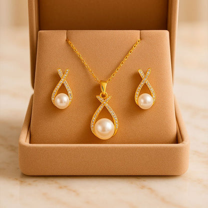 situation — Conjunto Perla Áurea™ – Collar con Colgante en Gota y Pendientes a Juego