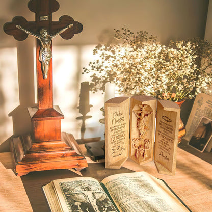situation — Escultura de Madera «Padre Nuestro» – Tríptico que se Abre