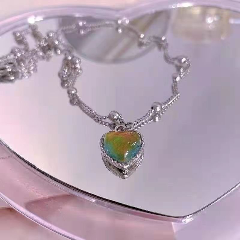 situation — Collar Corazón que Cambia de Color – Gargantilla con Colgante Sensible al Calor