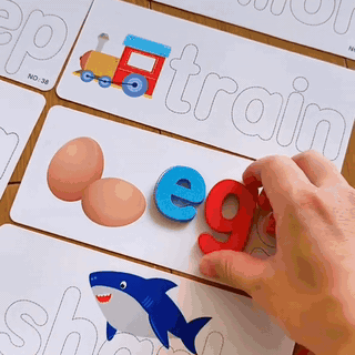 gif — Juego de Deletreo con Letras de Madera – Aprende Inglés Jugando