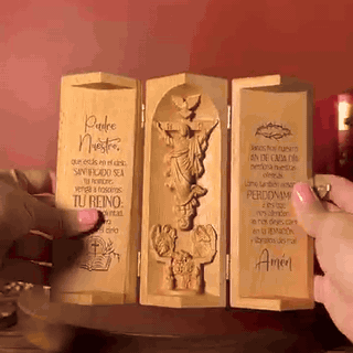 gif — Escultura de Madera «Padre Nuestro» – Tríptico que se Abre