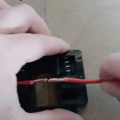 Tercera mano para soldar con base lastrada
