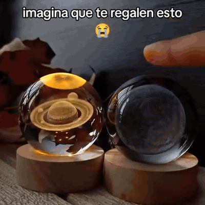 gif — Lámpara Bola de Cristal Planeta – Grabado Láser 3D con Base LED de Madera