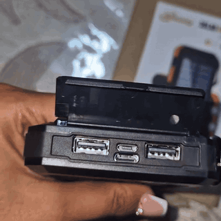 gif — SolarGo™ – Batería Externa Solar con Doble Linterna LED, Antigolpes y Mosquetón