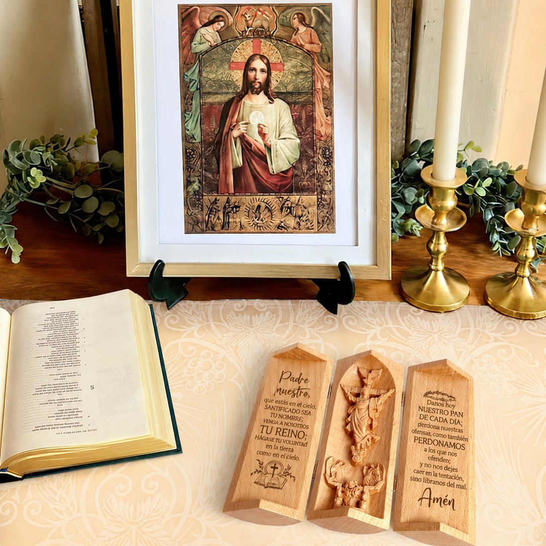 situation — Escultura de Madera «Padre Nuestro» – Tríptico que se Abre