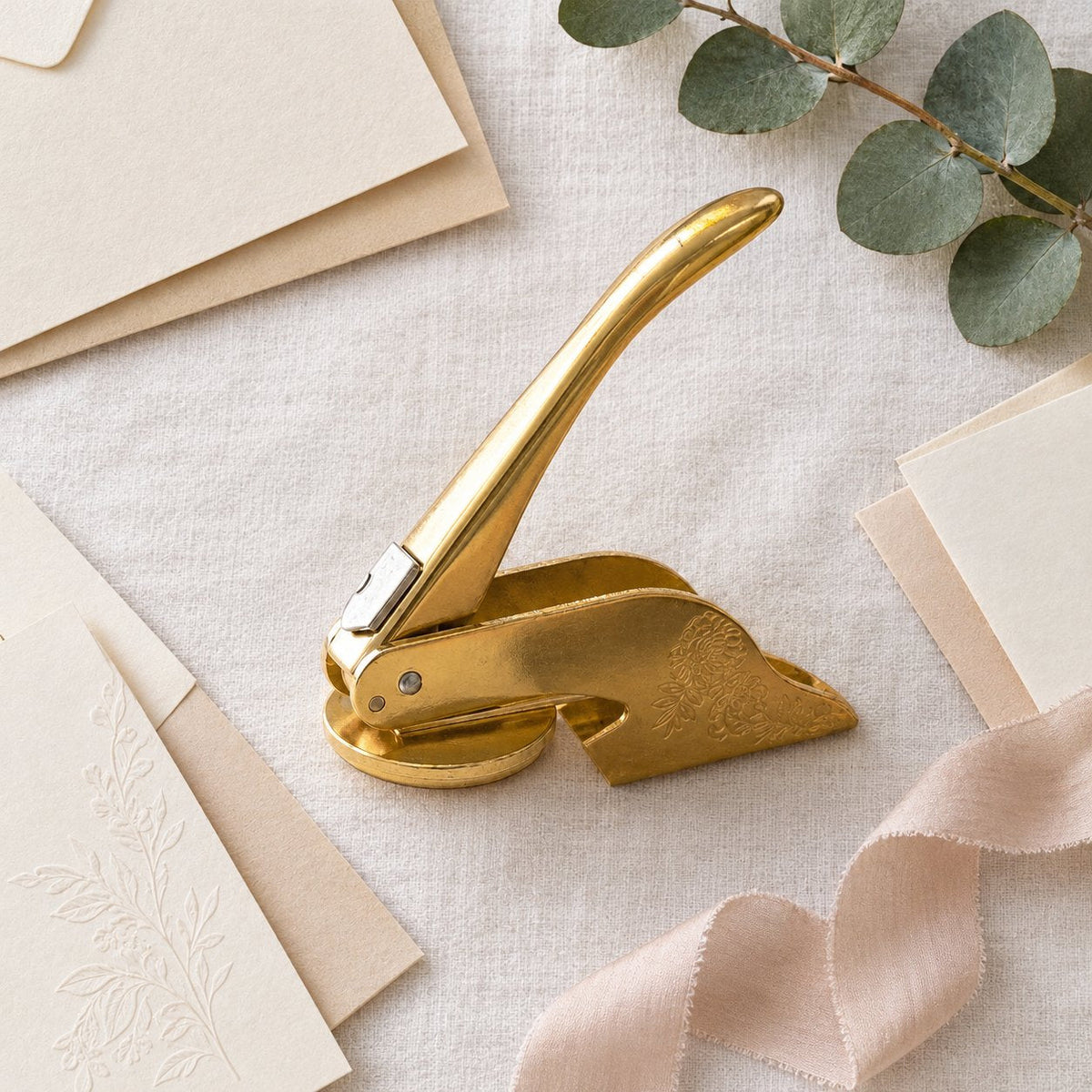 situation — Sello Gofrador para Libros – Relieve Ex Libris sin Tinta