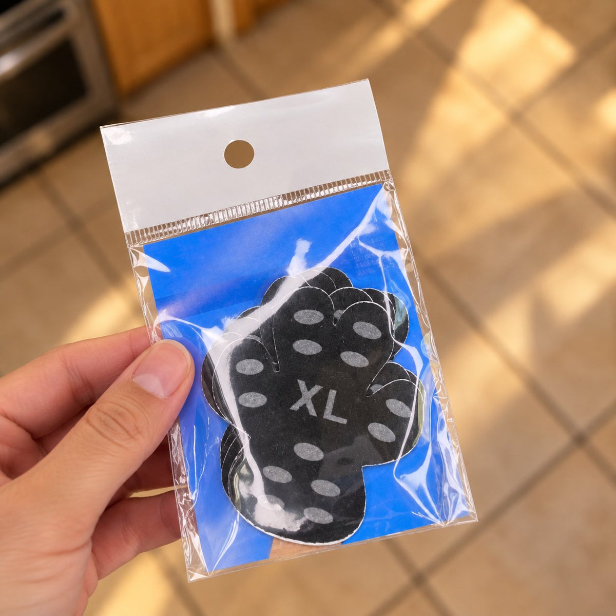 situation — HuellaFirme™ – Huellitas antideslizantes para patas de perro (kit de 4)