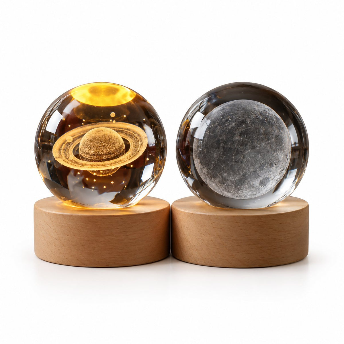 packshot — Lámpara Bola de Cristal Planeta – Grabado Láser 3D con Base LED de Madera
